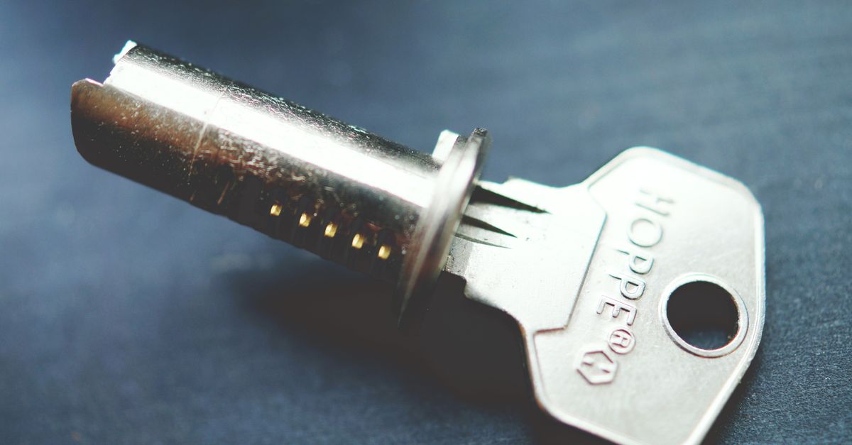 Door Knob Lock vs. Deadbolt: What Actually Secures Your Door — Scarsdale Locksmiths