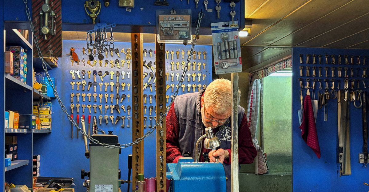 How Much Should You Tip a Locksmith? — Scarsdale Locksmiths