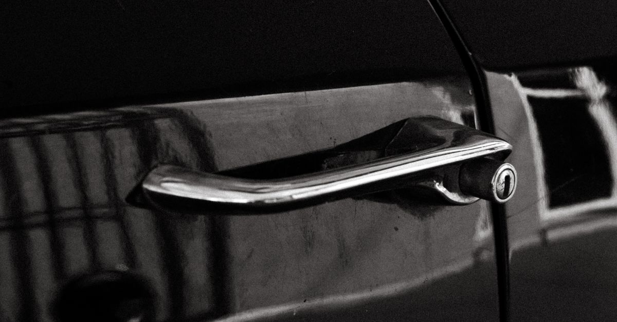 What a Professional Car Lockout Service Actually Does Differently — Scarsdale Locksmiths